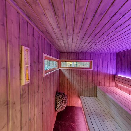 Lodge In Een Bosrijke Omgeving Met Hottub & Sauna Opt Rheezerveen Esterno foto