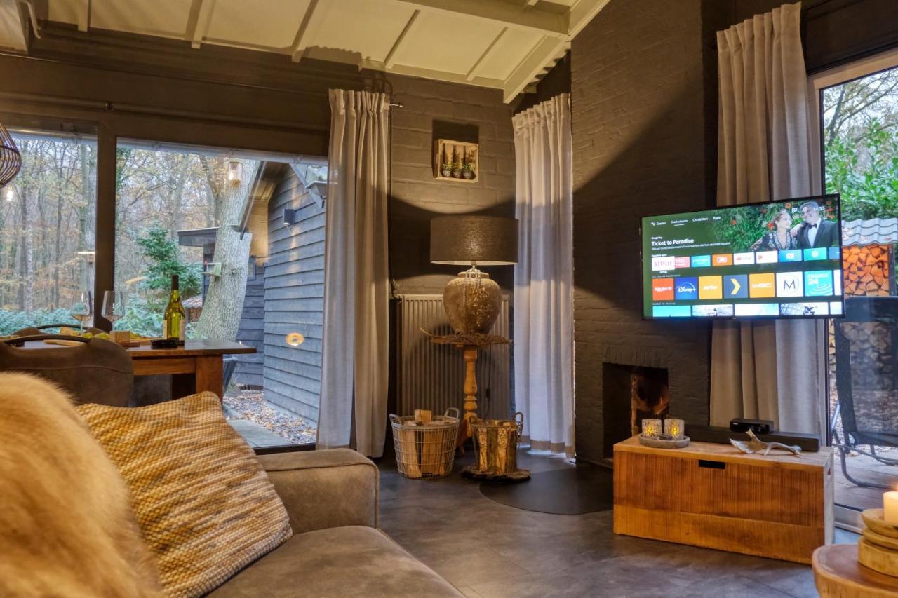 Lodge In Een Bosrijke Omgeving Met Hottub & Sauna Opt Rheezerveen Esterno foto
