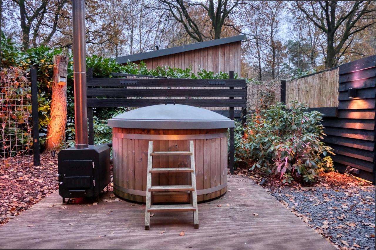 Lodge In Een Bosrijke Omgeving Met Hottub & Sauna Opt Rheezerveen Esterno foto