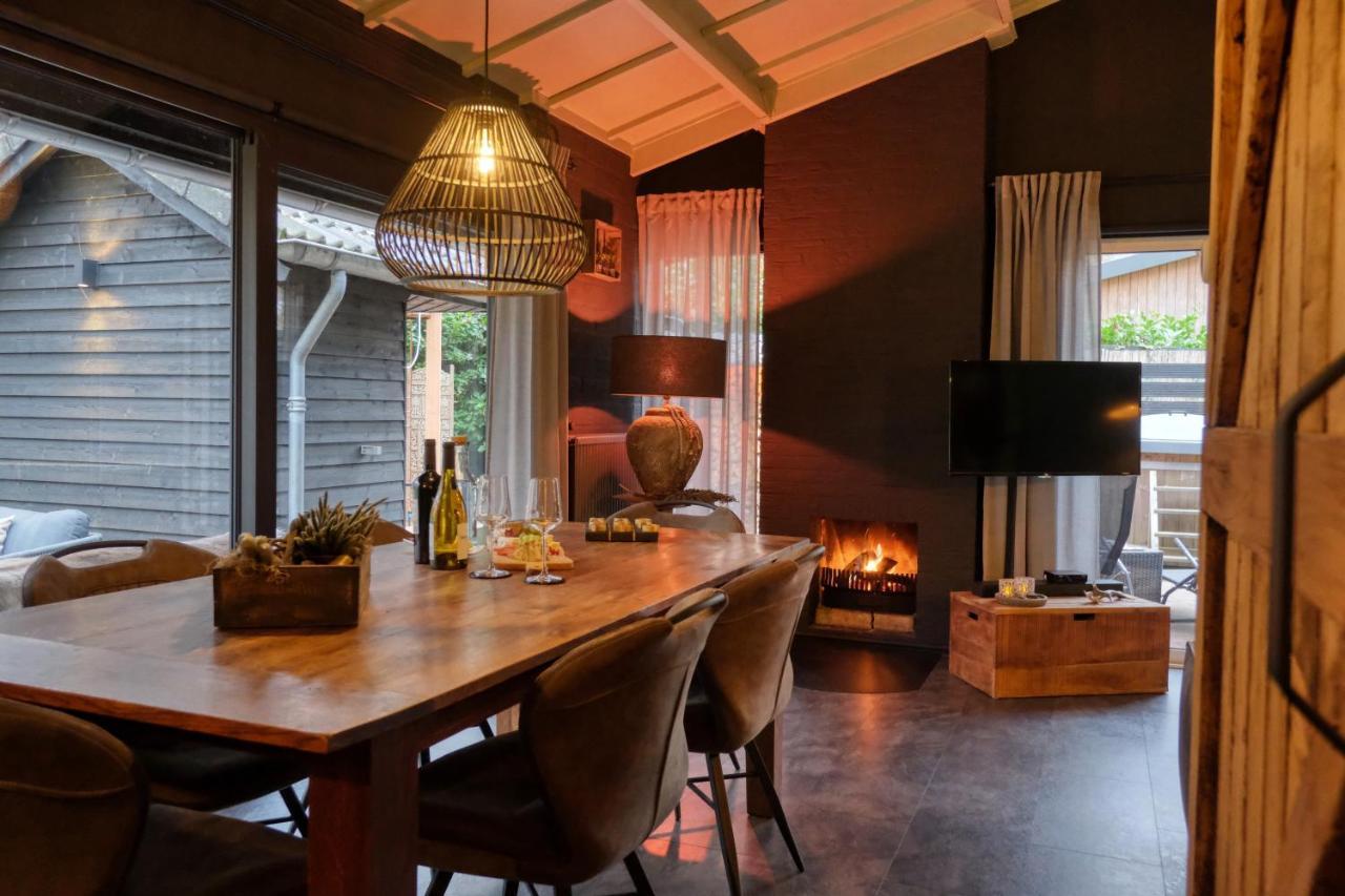 Lodge In Een Bosrijke Omgeving Met Hottub & Sauna Opt Rheezerveen Esterno foto