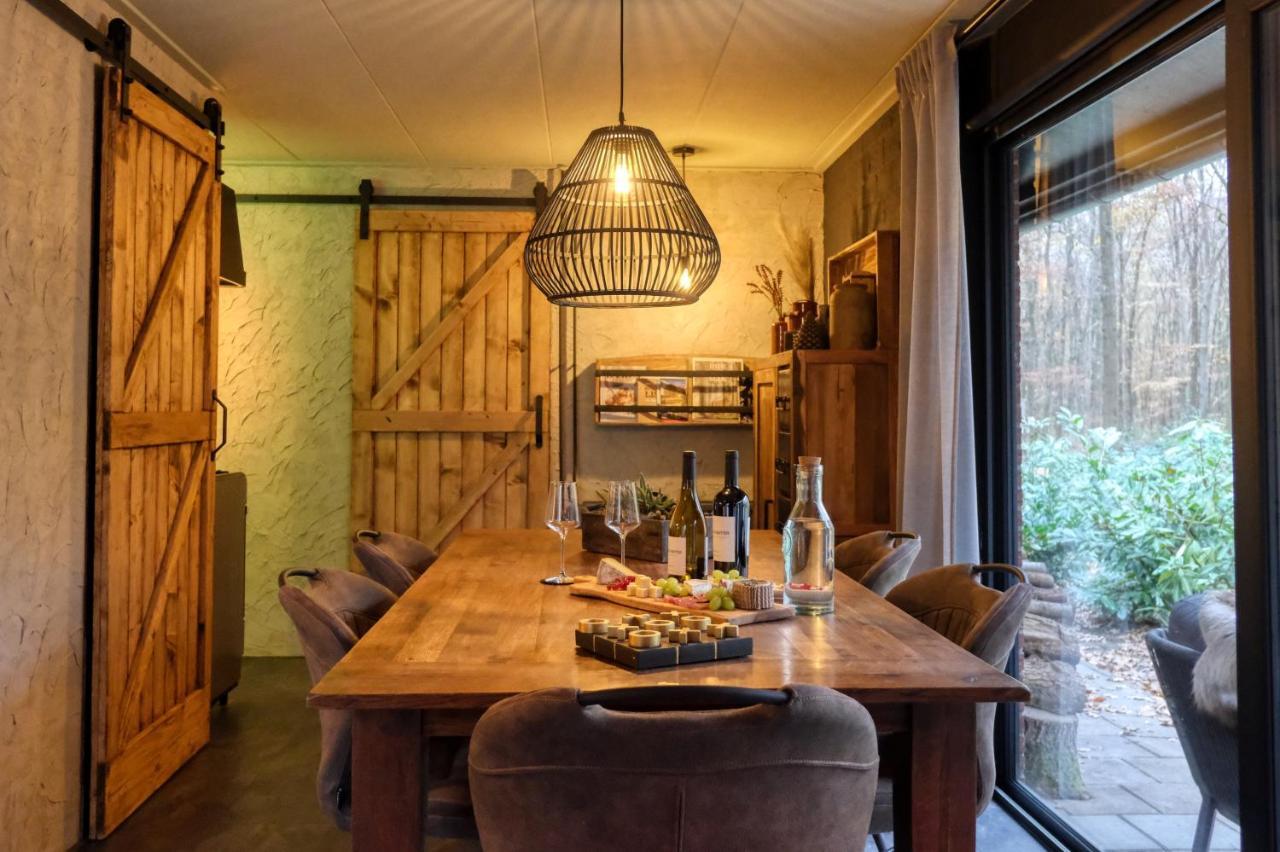 Lodge In Een Bosrijke Omgeving Met Hottub & Sauna Opt Rheezerveen Esterno foto