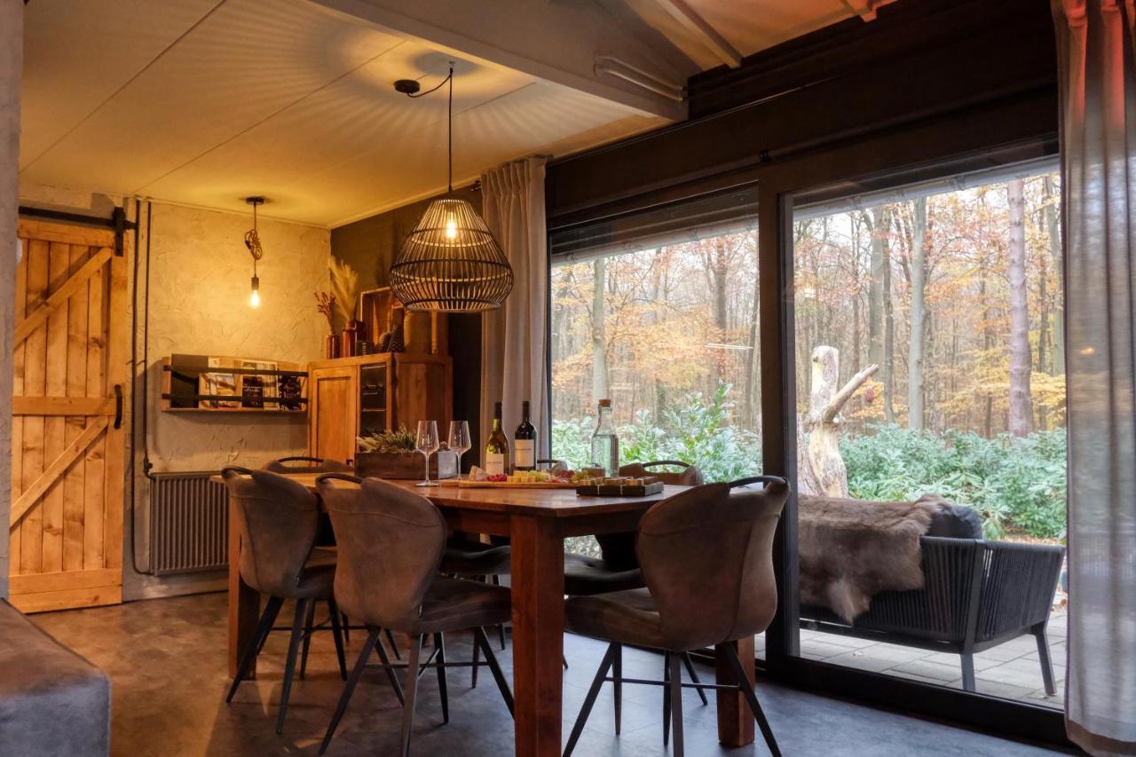 Lodge In Een Bosrijke Omgeving Met Hottub & Sauna Opt Rheezerveen Esterno foto