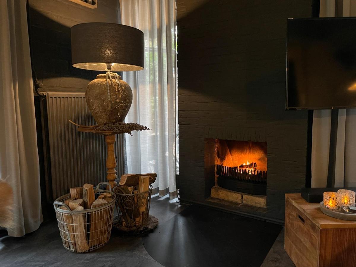 Lodge In Een Bosrijke Omgeving Met Hottub & Sauna Opt Rheezerveen Esterno foto