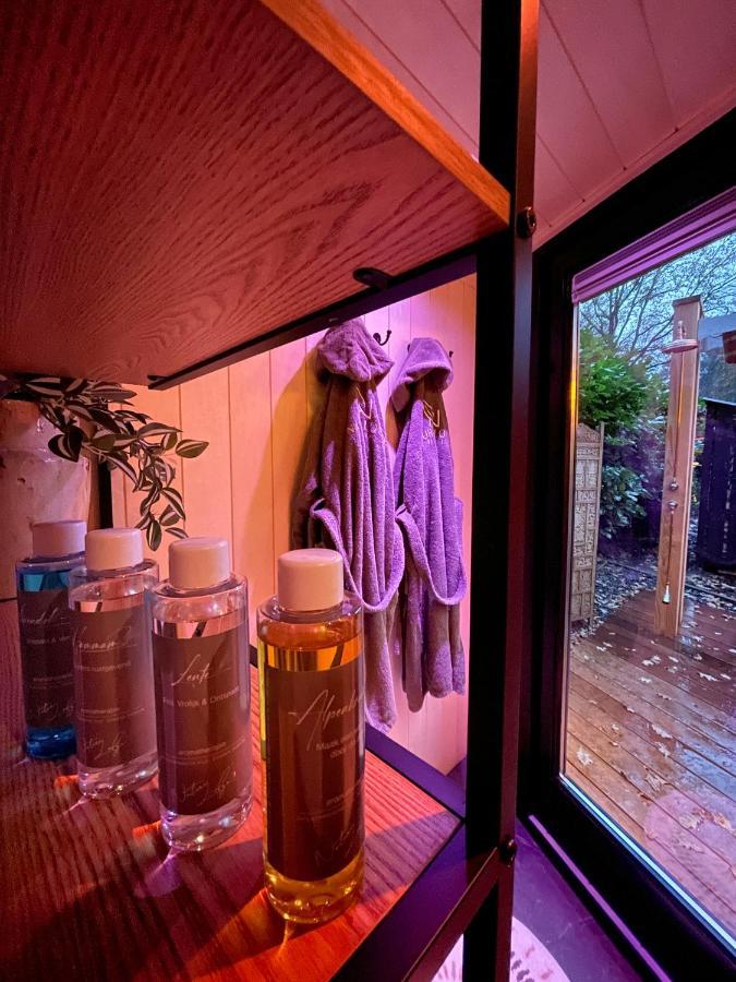 Lodge In Een Bosrijke Omgeving Met Hottub & Sauna Opt Rheezerveen Esterno foto