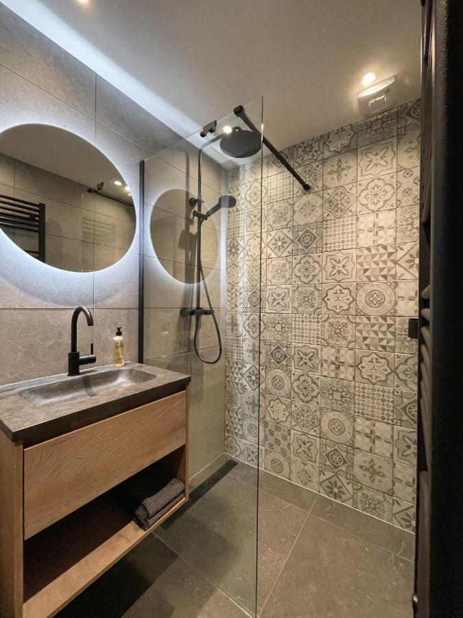 Lodge In Een Bosrijke Omgeving Met Hottub & Sauna Opt Rheezerveen Esterno foto