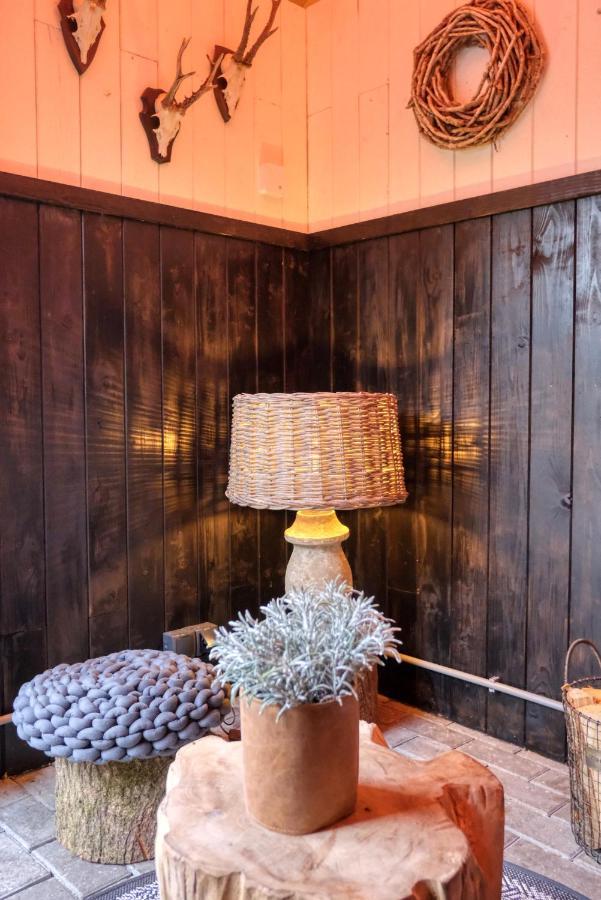 Lodge In Een Bosrijke Omgeving Met Hottub & Sauna Opt Rheezerveen Esterno foto
