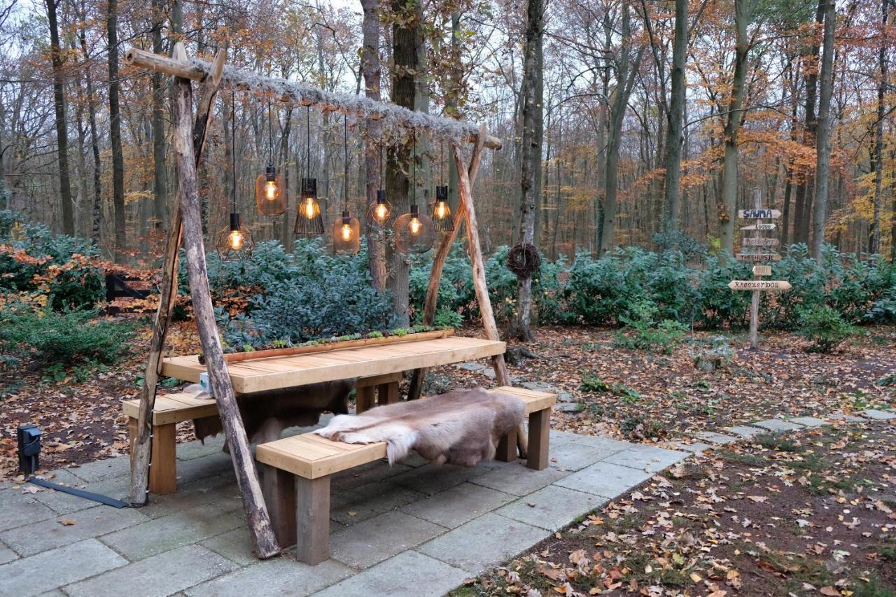 Lodge In Een Bosrijke Omgeving Met Hottub & Sauna Opt Rheezerveen Esterno foto