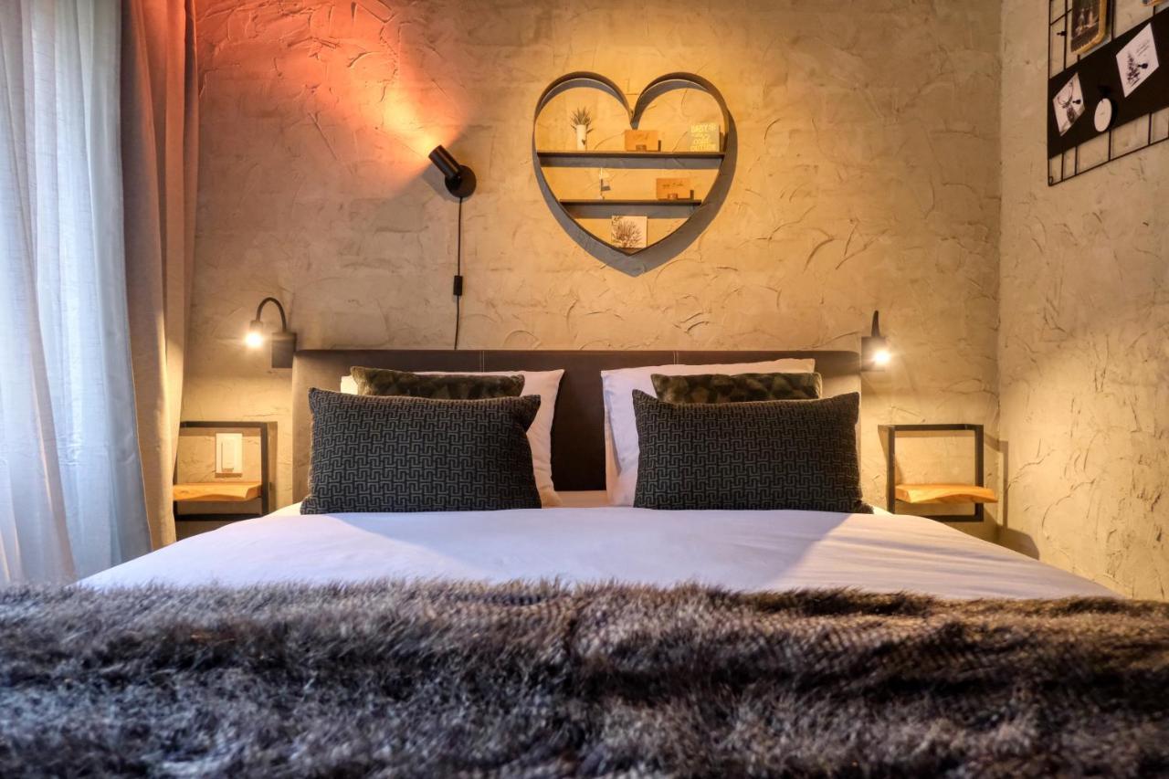 Lodge In Een Bosrijke Omgeving Met Hottub & Sauna Opt Rheezerveen Esterno foto