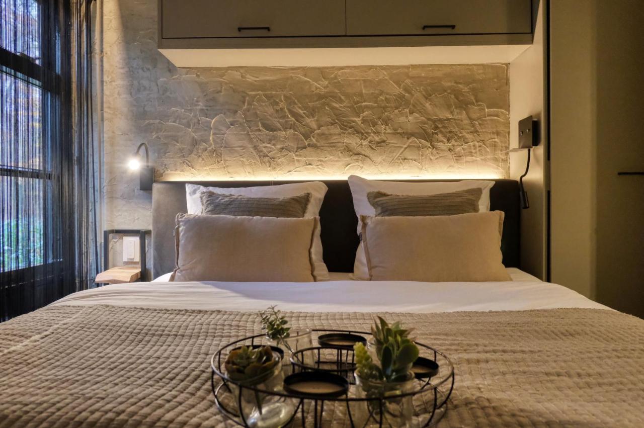 Lodge In Een Bosrijke Omgeving Met Hottub & Sauna Opt Rheezerveen Esterno foto