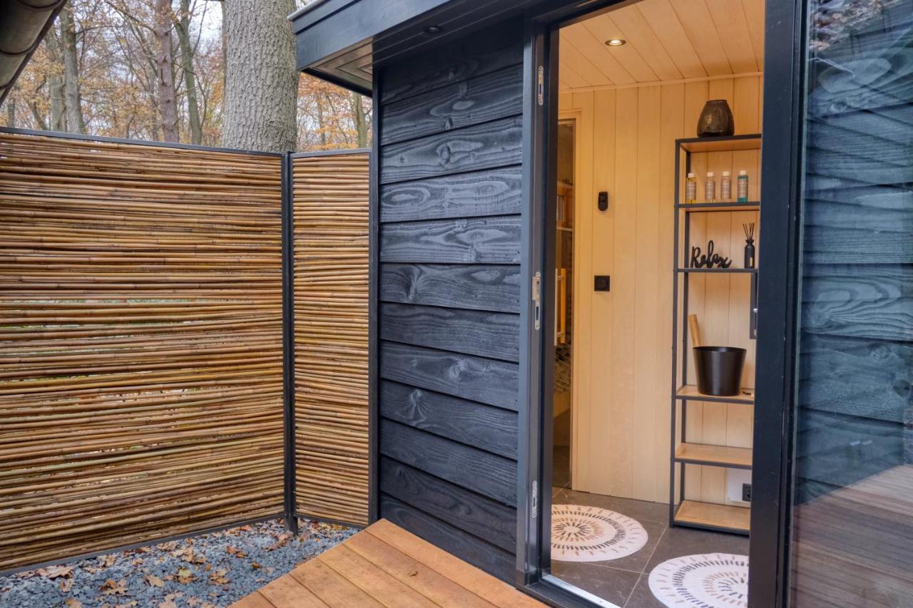 Lodge In Een Bosrijke Omgeving Met Hottub & Sauna Opt Rheezerveen Esterno foto