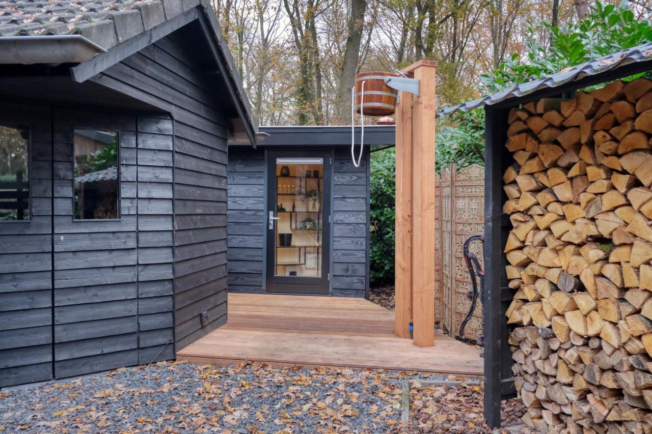 Lodge In Een Bosrijke Omgeving Met Hottub & Sauna Opt Rheezerveen Esterno foto