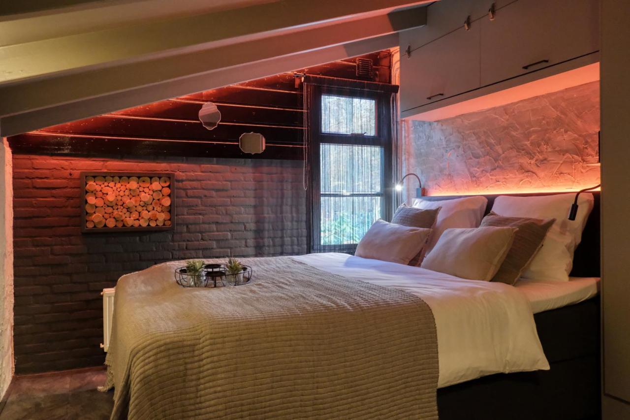 Lodge In Een Bosrijke Omgeving Met Hottub & Sauna Opt Rheezerveen Esterno foto